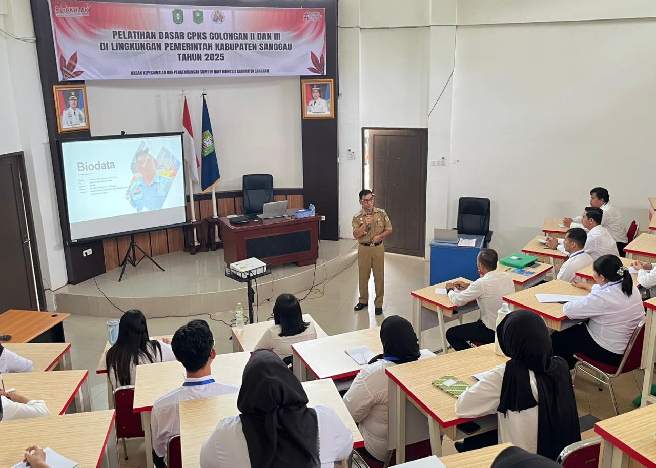You are currently viewing Kadis Porapar memberikan Materi di Pelatihan Dasar CPNS Tahun 2025 Di Gedung Diklat Kabupaten Sanggau